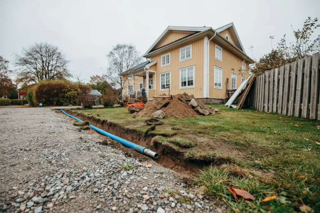 fril gga vattenledning p villatomt och terst lla marken r tt